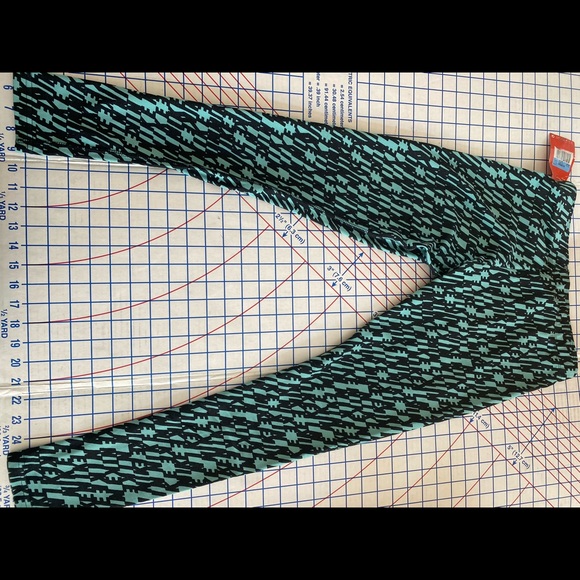 🏃🏻♀️New NIKE allover print Leggings - MEDIUM💚 - Picture 5 of 7